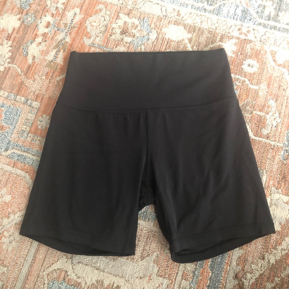 lululemon high rise align short 6”